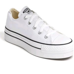 Like new Converse leather chuck taylor platform sneakers 8
